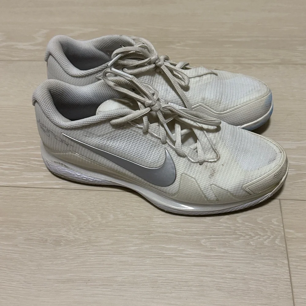✨ Nike Cream and White Sneakers